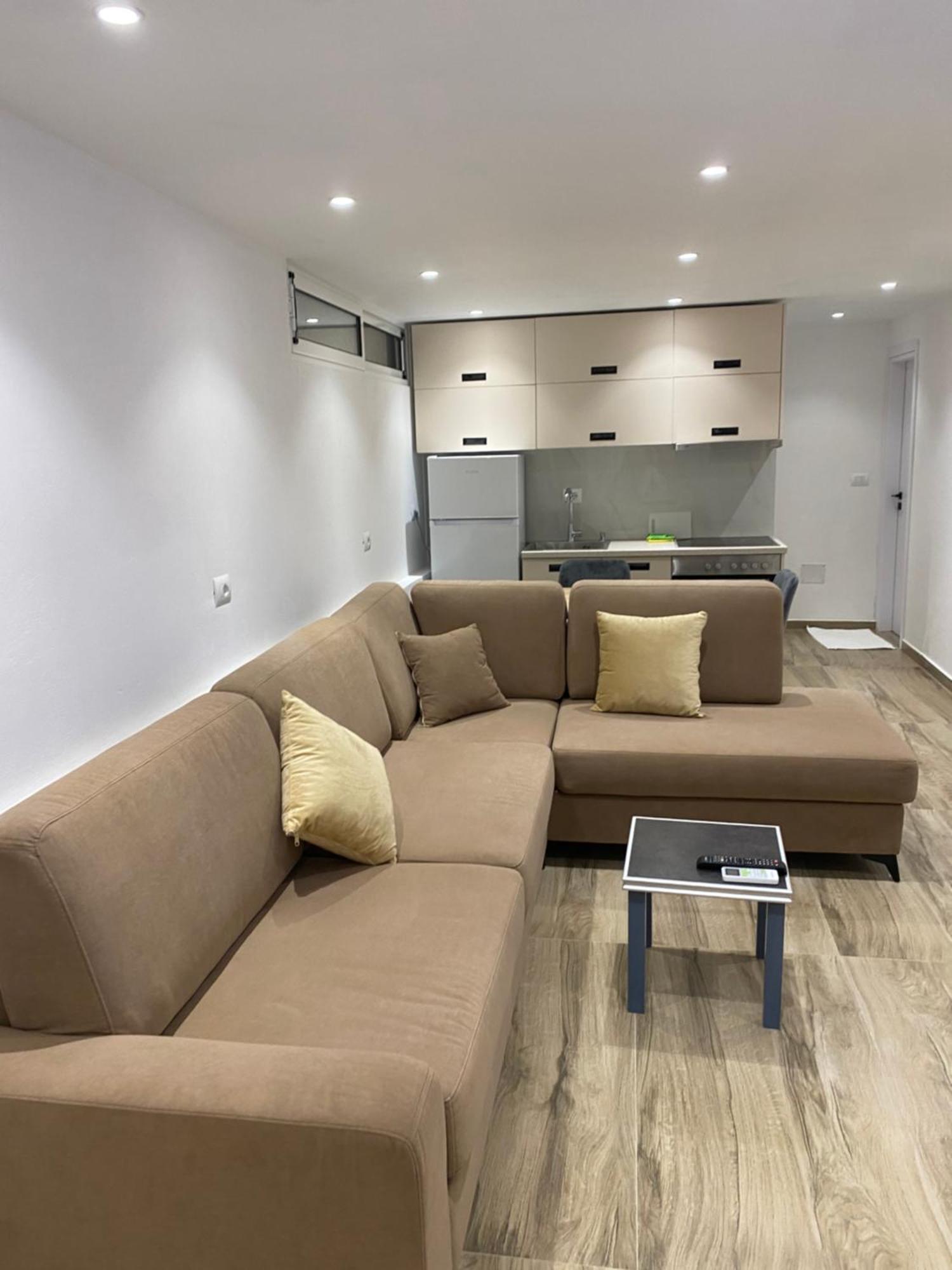Apartaments Rraku Sarandë 외부 사진